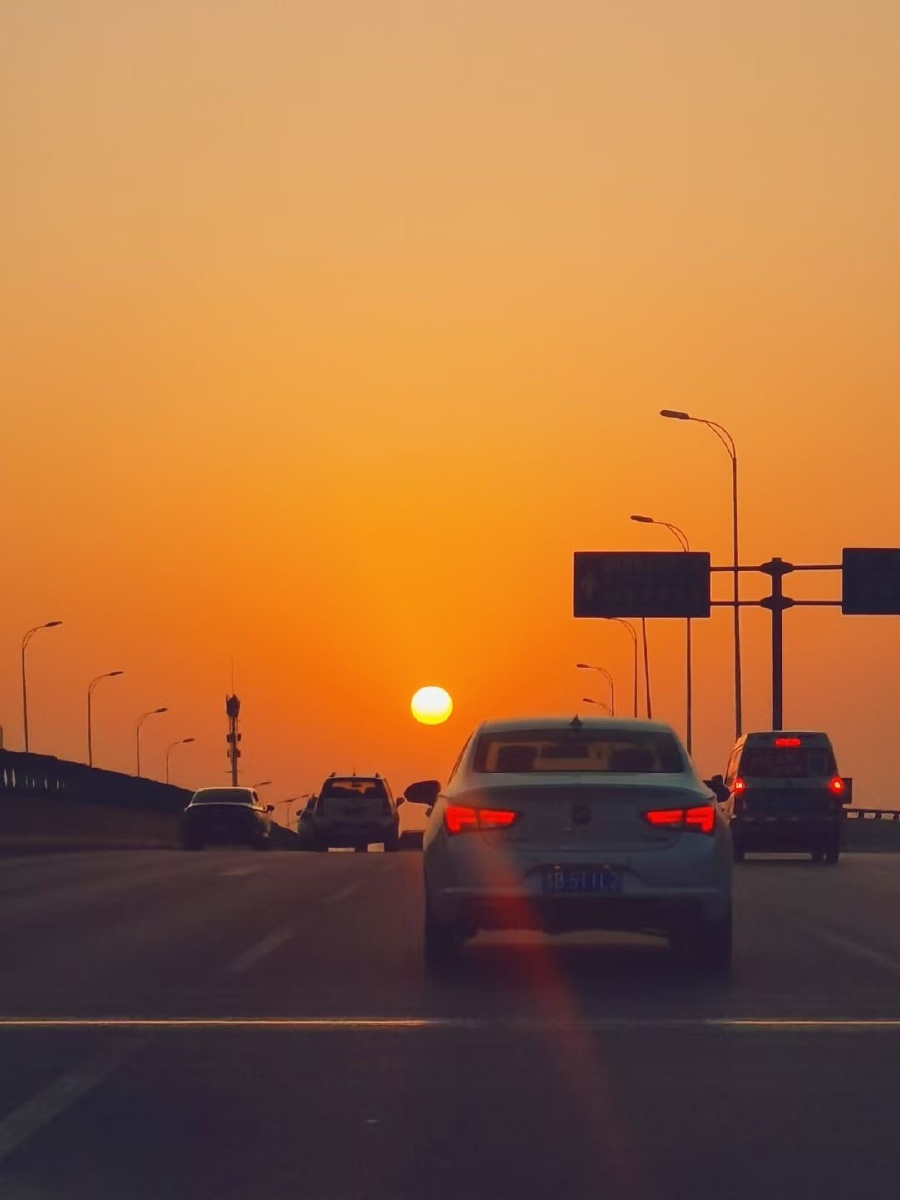 夕阳捕手雨一直下岛屿故事极致光影冰河的风光之旅日落汽车马路运输