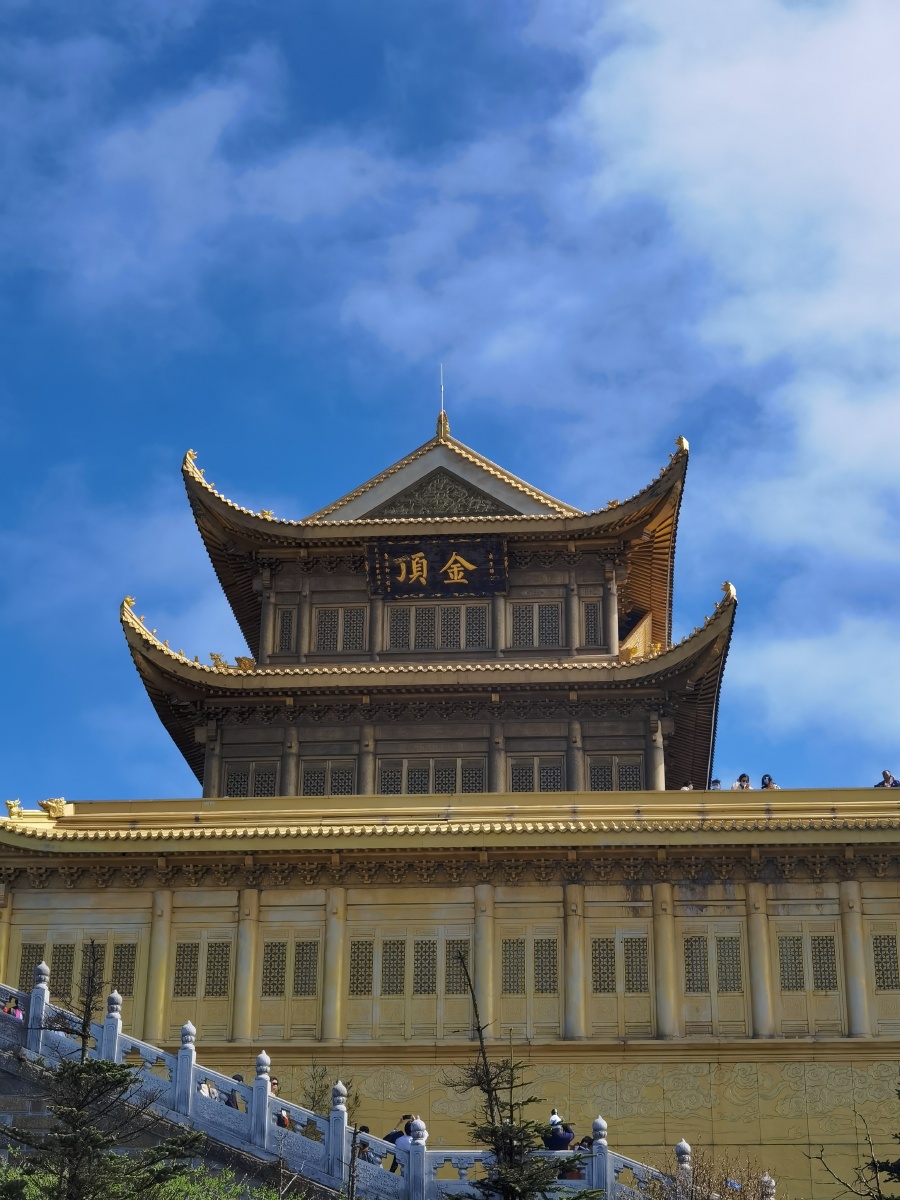 峨眉山金顶