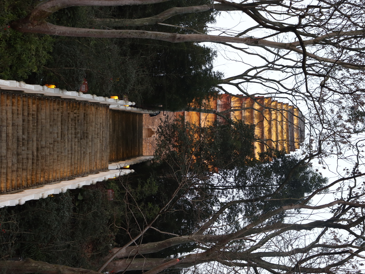 乐山大佛灵宝塔灵宝塔位于乐山市市中区凌云山九峰之一的灵宝山巅始建