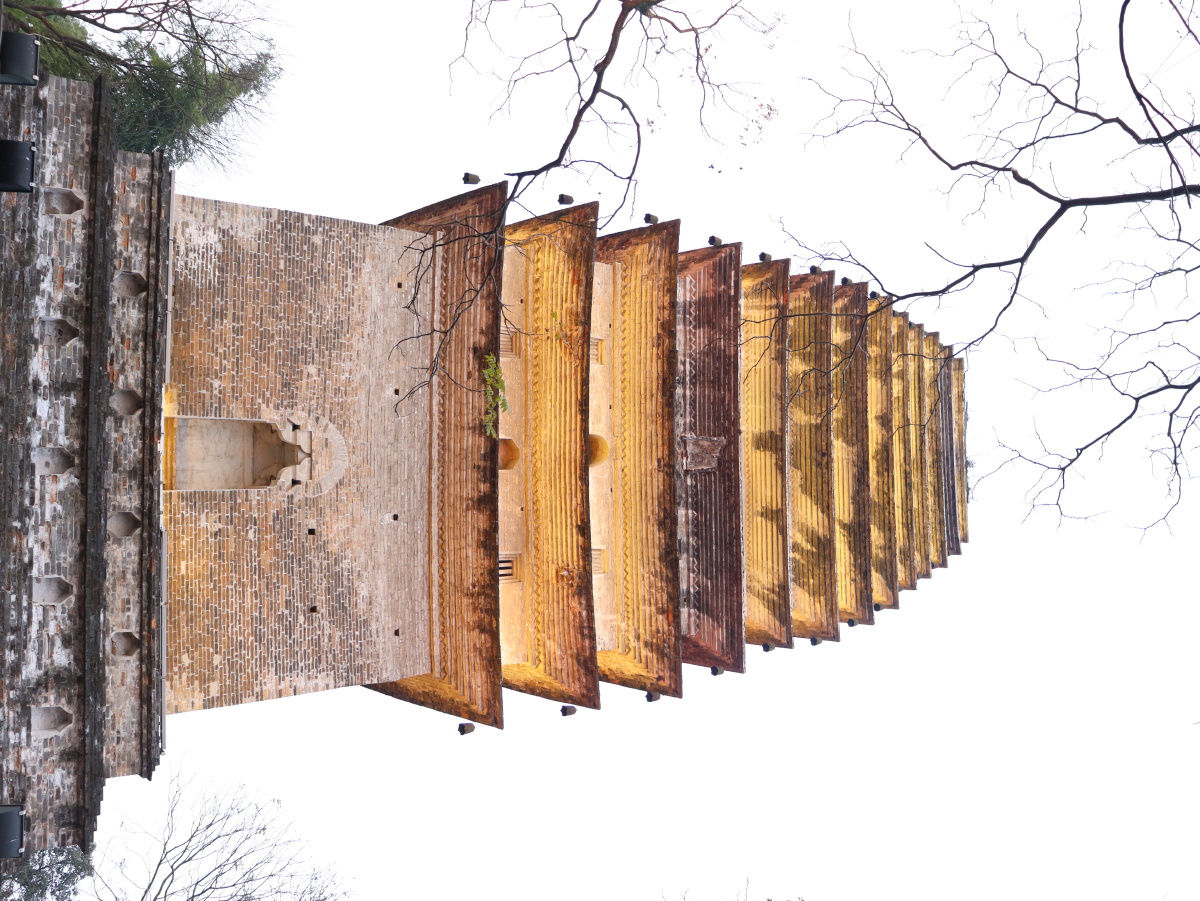 乐山大佛灵宝塔灵宝塔位于乐山市市中区凌云山九峰之一的灵宝山巅始建