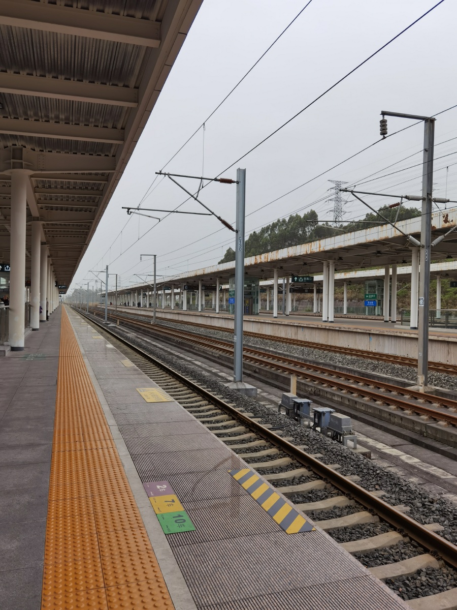 月台和轨道 - 乐山老戴 - 图虫