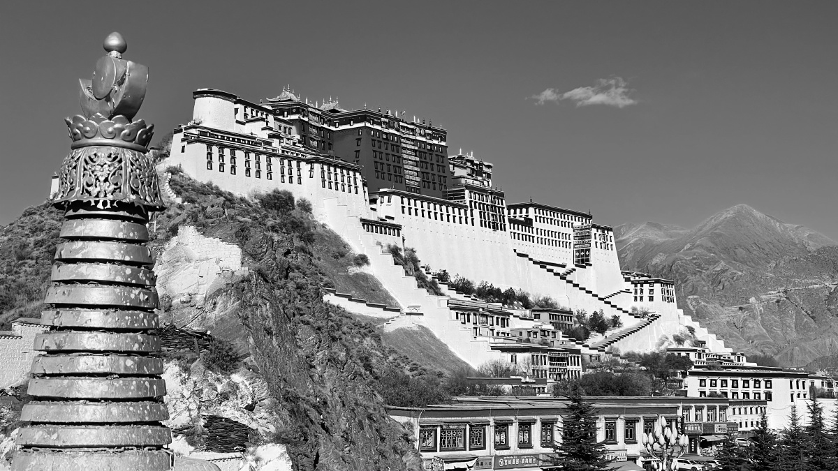 布达拉宫#西藏#黑白 - xiang7in - 图虫