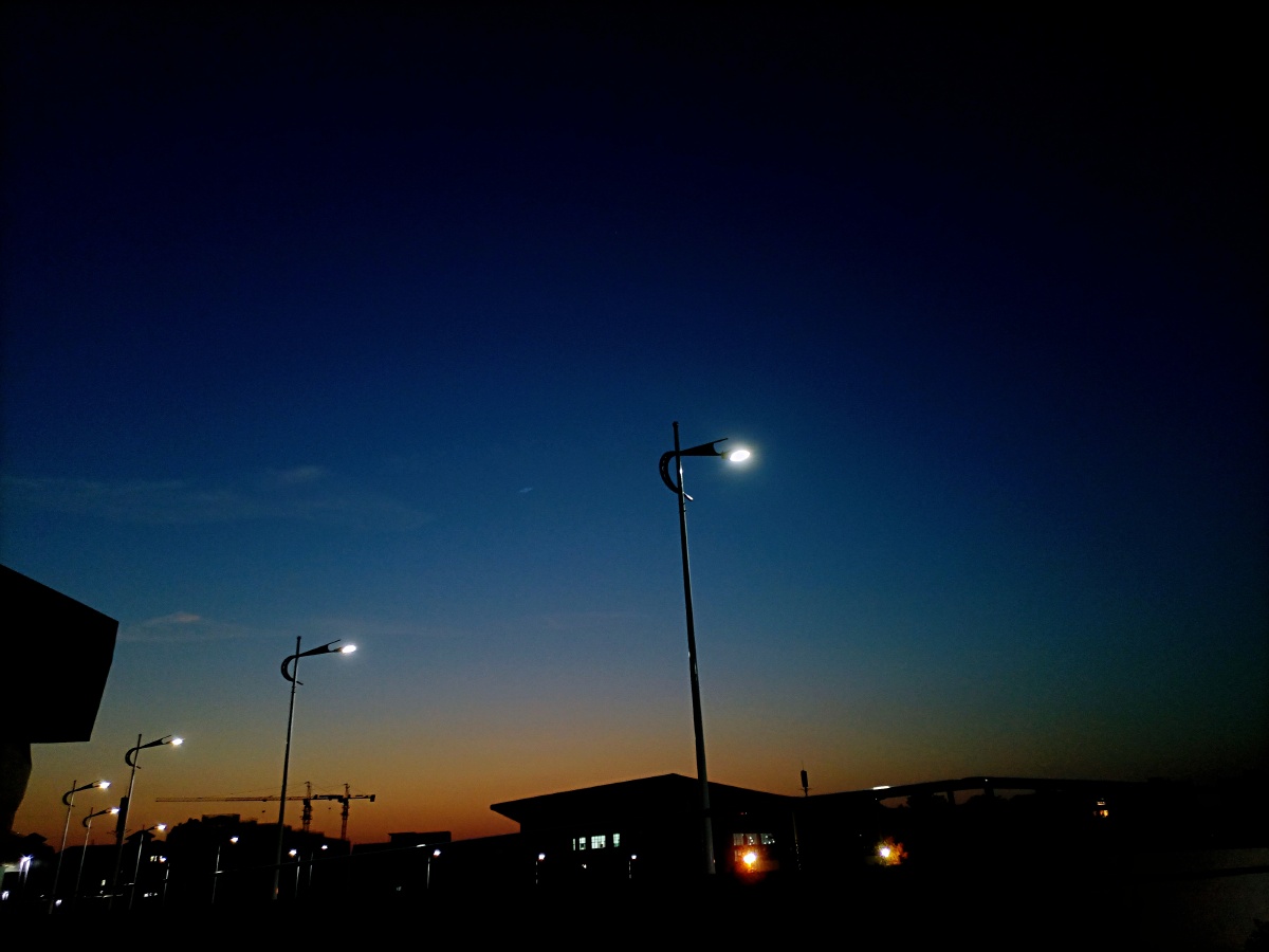 学校的晚上早上和中午70