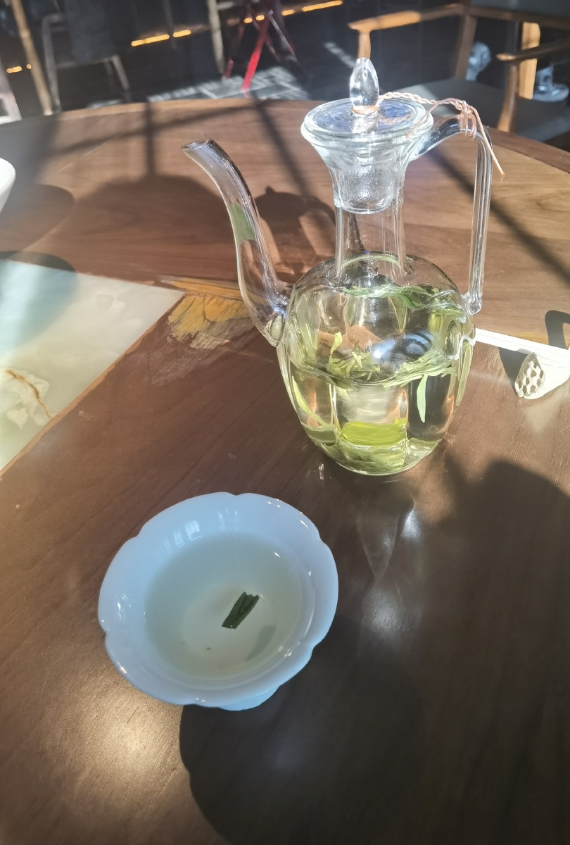 午后的闲暇时光,一壶清茶