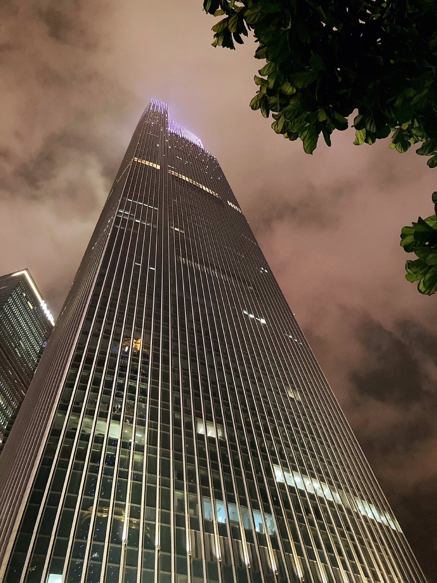 雨后的城市魔都广州周大福金融中心