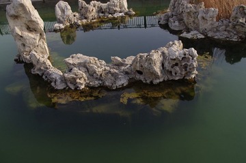《水.石》