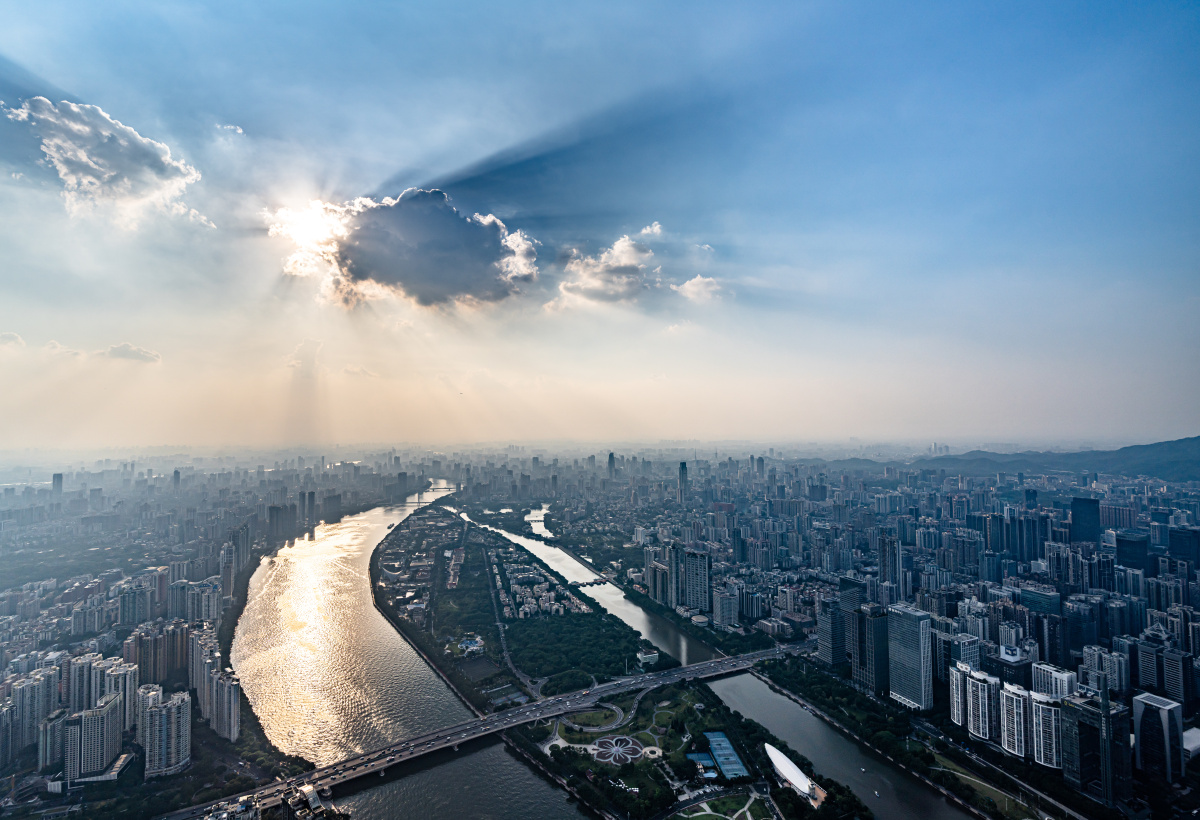 圣光下的广州城珠江全景风光