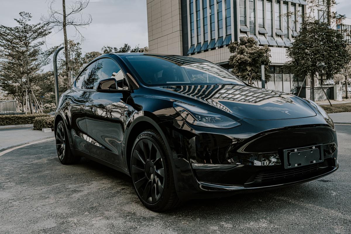 特斯拉modely黑武士第一次拍车提车当天给我的modely来了一组新车照同