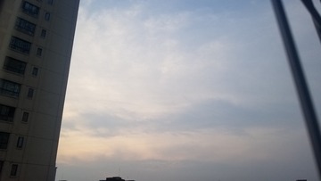 215823