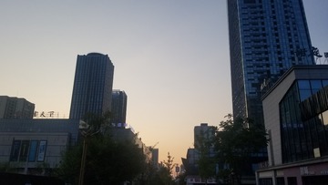 218282