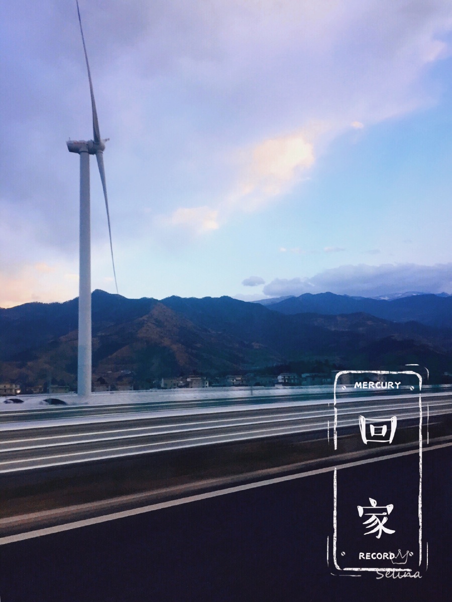 归途再遥远也阻止不了游子回家的心天空很美心也很静因为家是最美好的