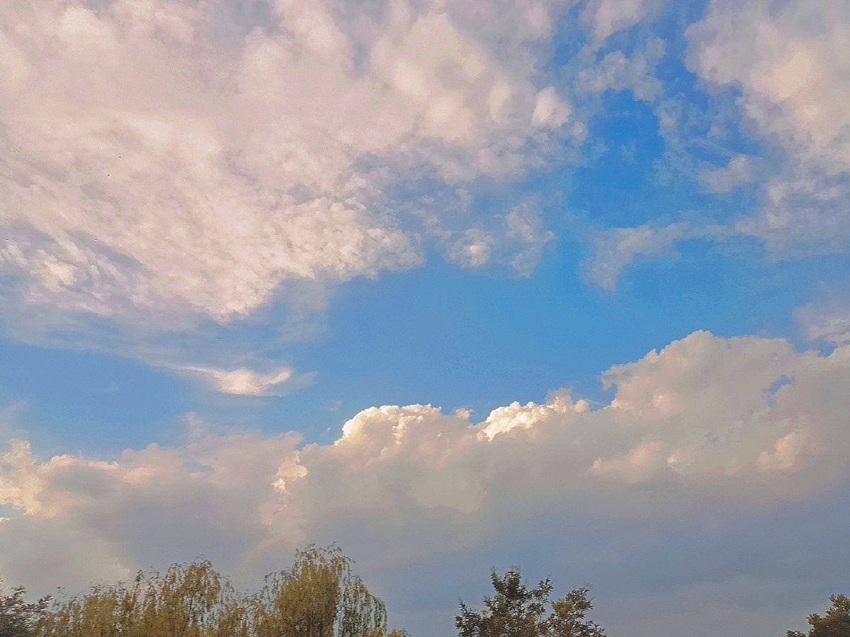 蔚蓝色天空洁白的云朵小学书上的景色仿佛近在眼前78