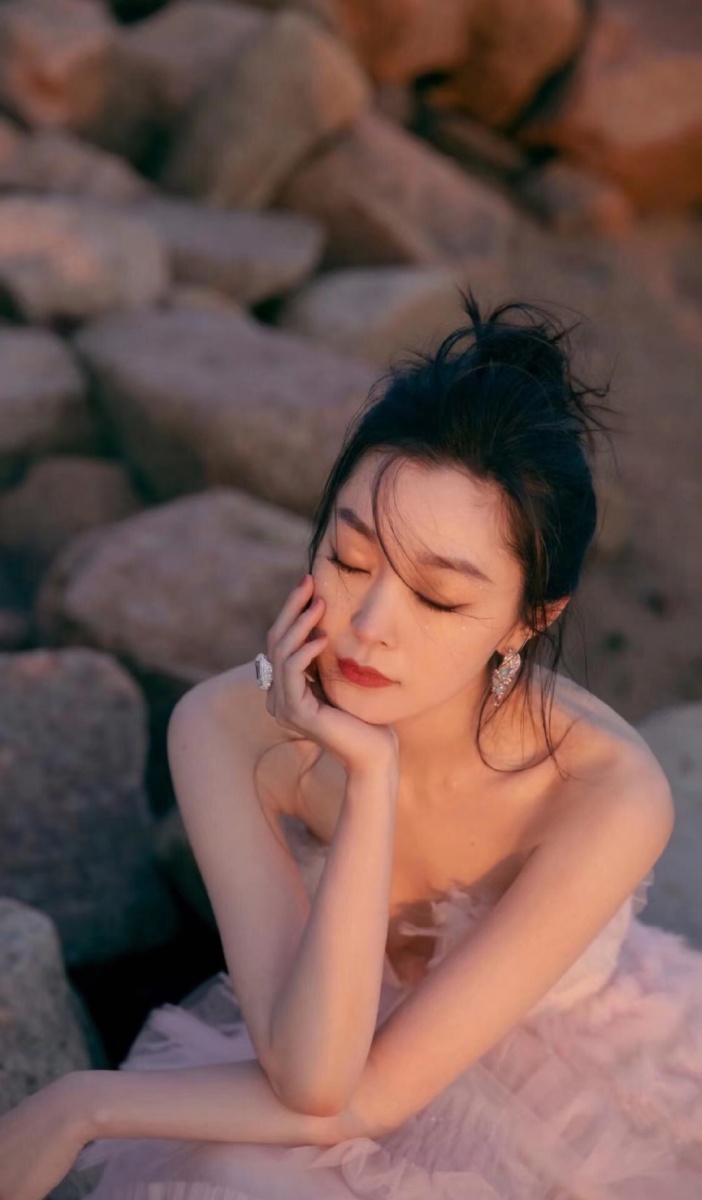 慢脸笑盈盈相看无限情