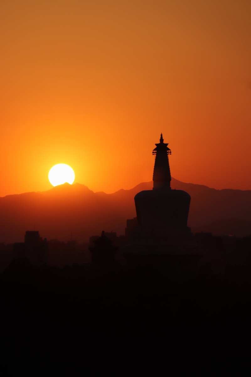 白塔寺日落摄于景山公园