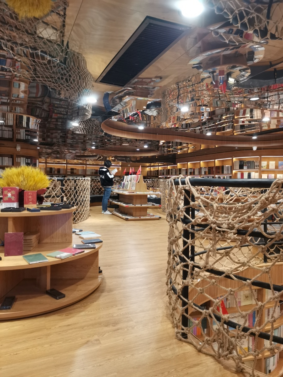 室内 台阶 书店