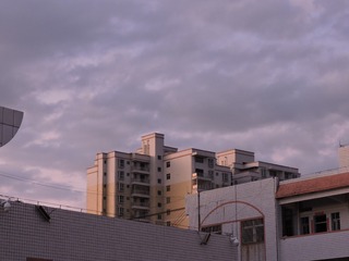 878709