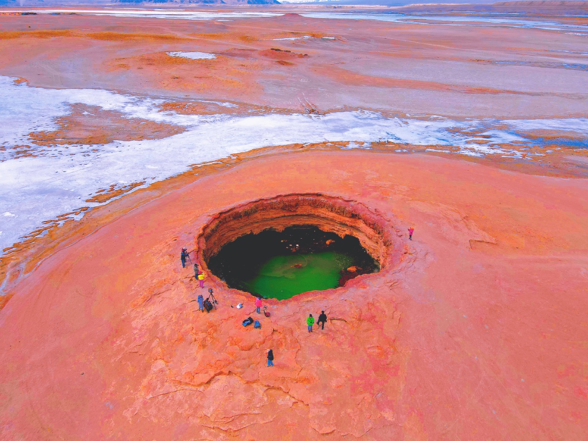阿克陶县的木吉乡火山口还未开发,就已经有一班发烧友去看了.所有最原