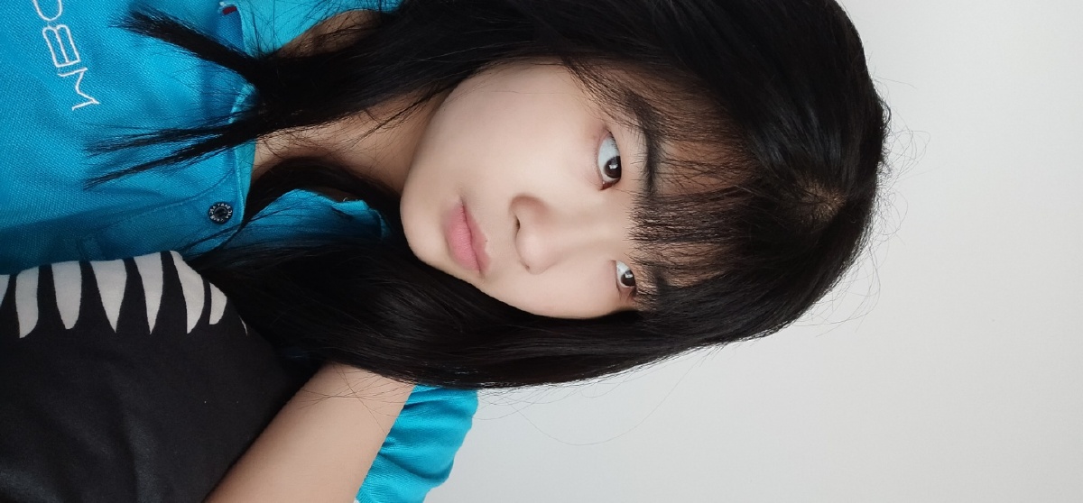 其实有时候很好奇别人是怎么夸出口我是美女的明明不好看自拍照