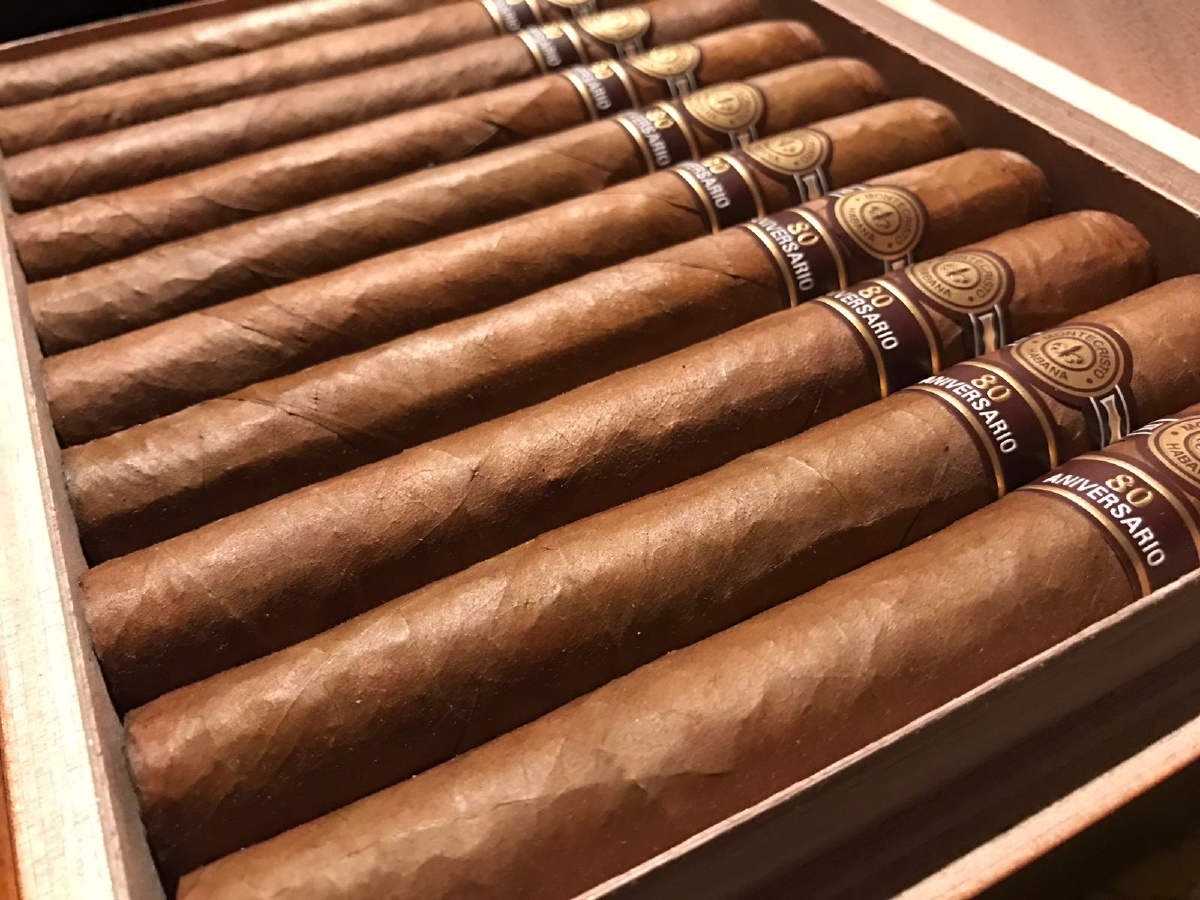 雪茄为什么是艺术烟标的设计与每个品牌的历史典故以前只供皇宫贵族她