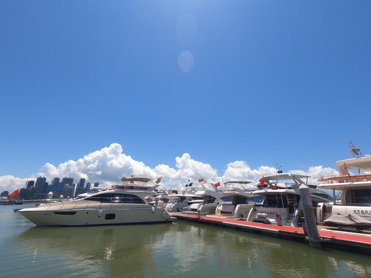 深圳湾游艇展展出的房船住家艇