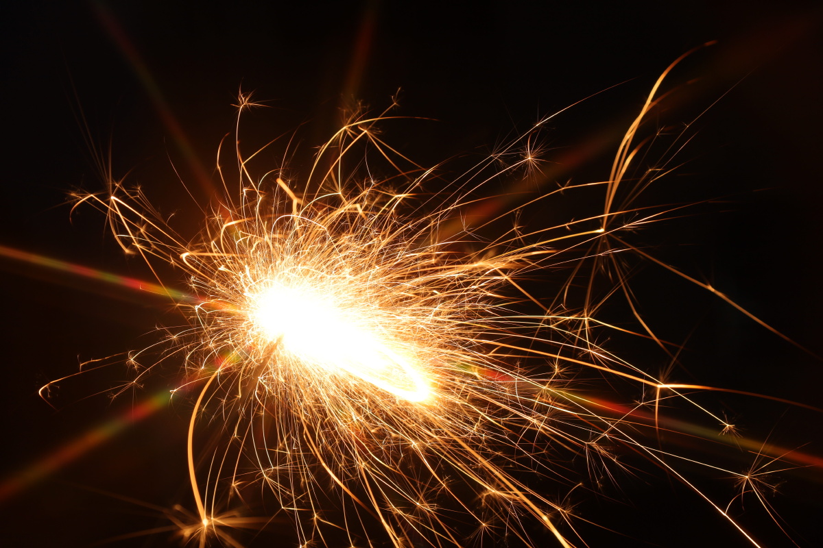 1/2烟花新年闪光火花节日#烟花凌空时仙女棒夜拍我的家庭相册还没有人