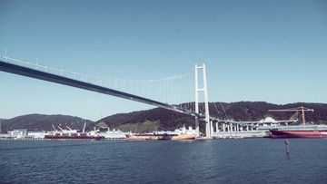 306873