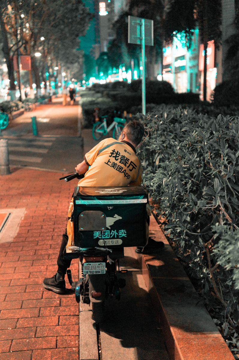 送外卖太累了忙了一天先休息一下下半夜将会有更多订单