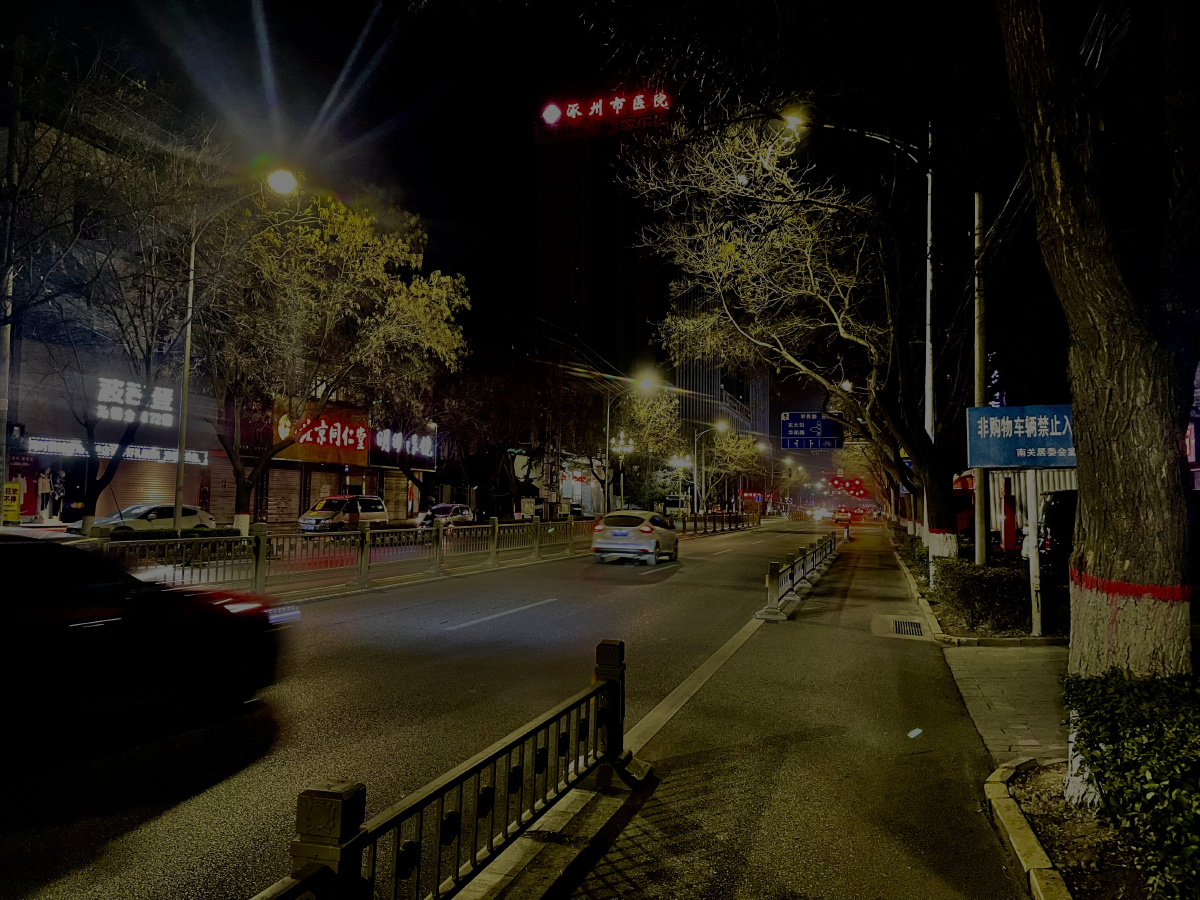 夜里涿州的街道和鼓楼