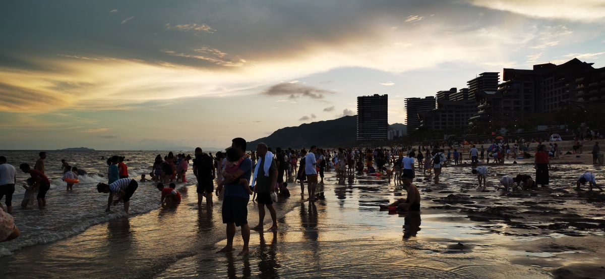 2019年的夏天汕尾市保利金町湾海边沙滩夕阳夜景