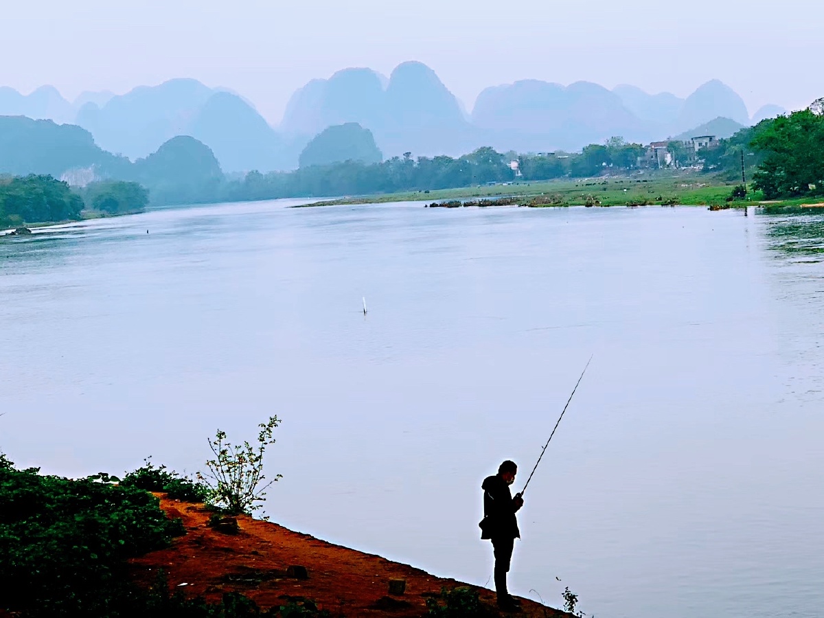 漓江垂钓人