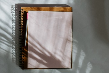 1073