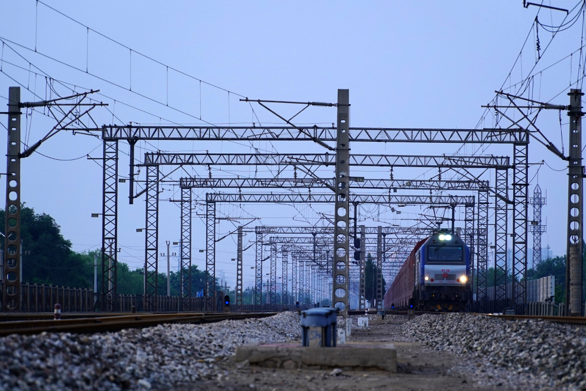 京哈线之货运列车