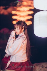 297318