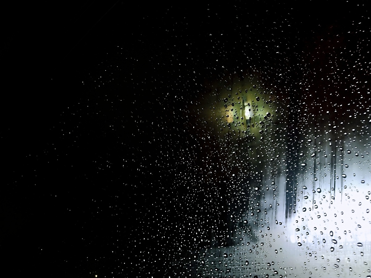 下雨了,是谁在伤心?很多人吧