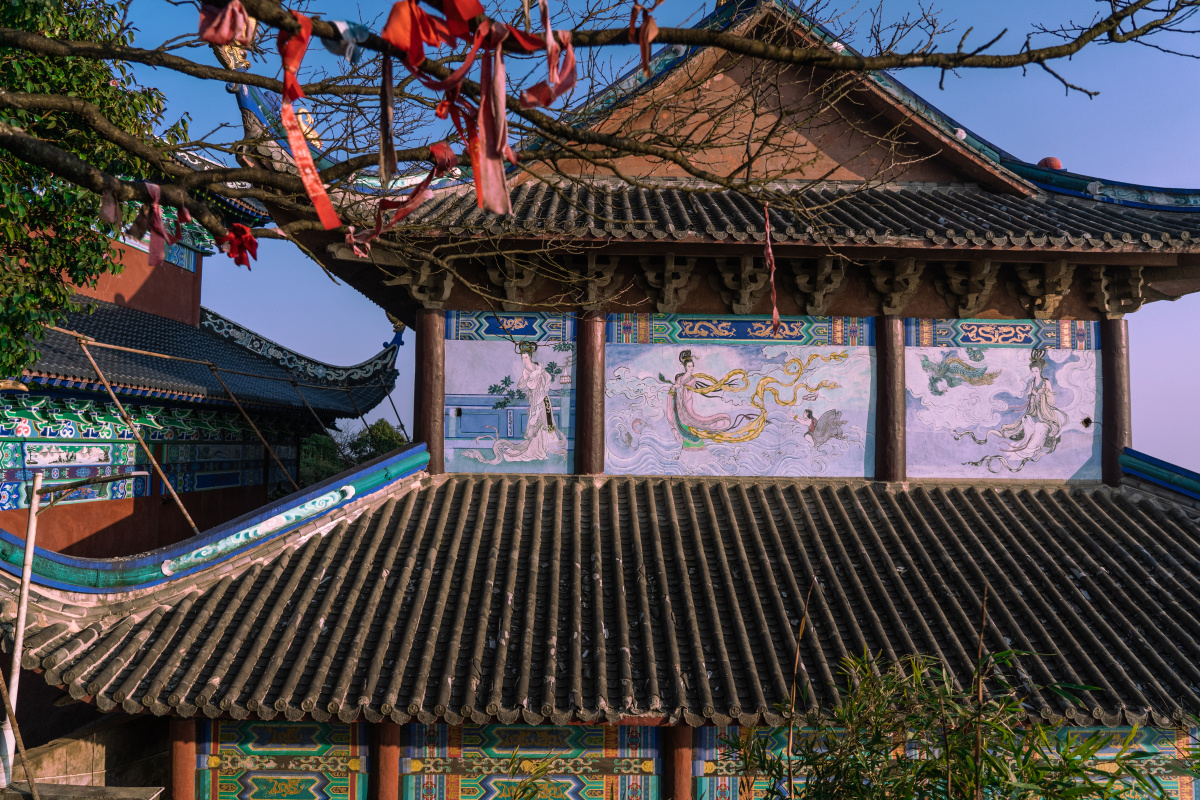 华蓥山光明寺云深不知处