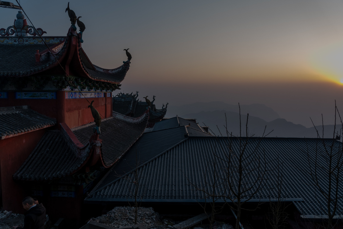 华蓥山光明寺云深不知处