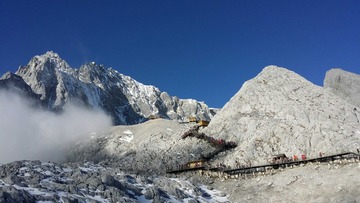 586675
