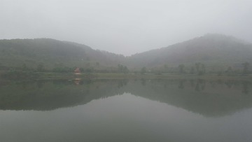 586599