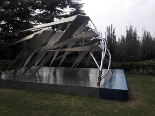 608281