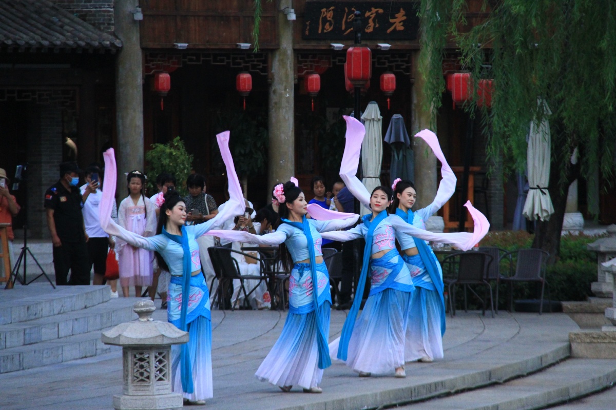 古城掠影待舞的女郎洛邑古城