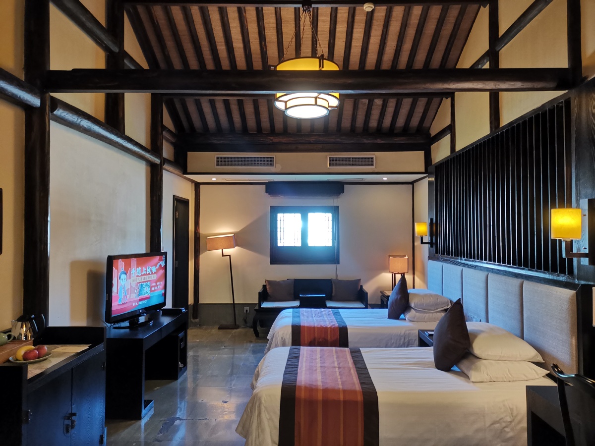 绍兴大禹开元观堂度假村一座融合江南园林古宅与东南亚度假风情的度假