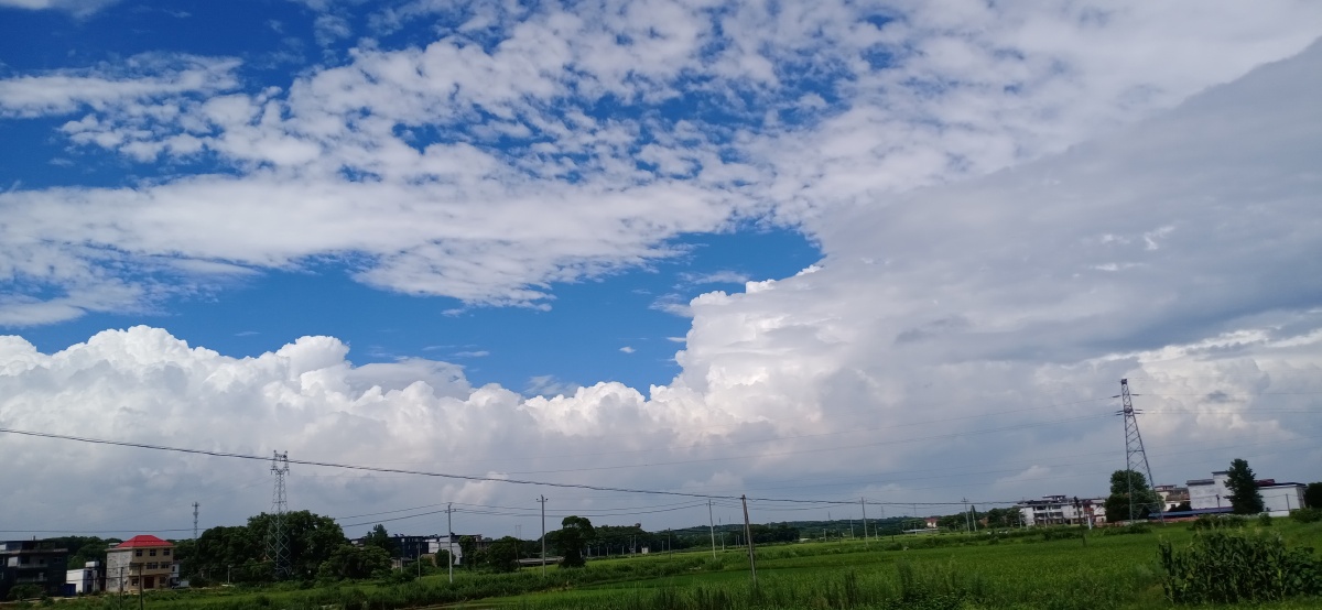 中午都倾盆大雨,下午就日烈高照