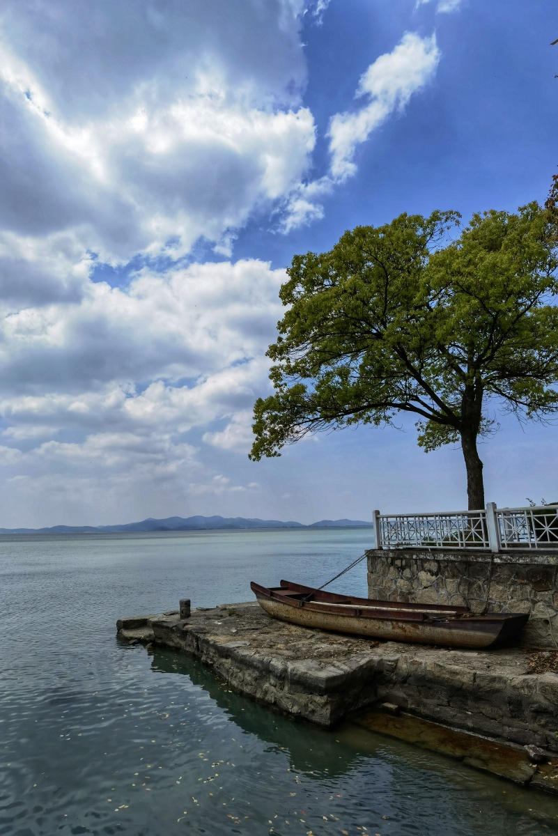 遇见苏州小镰仓苏州东山的环岛公路在岱心湾丰圻石井段有着非常文艺的