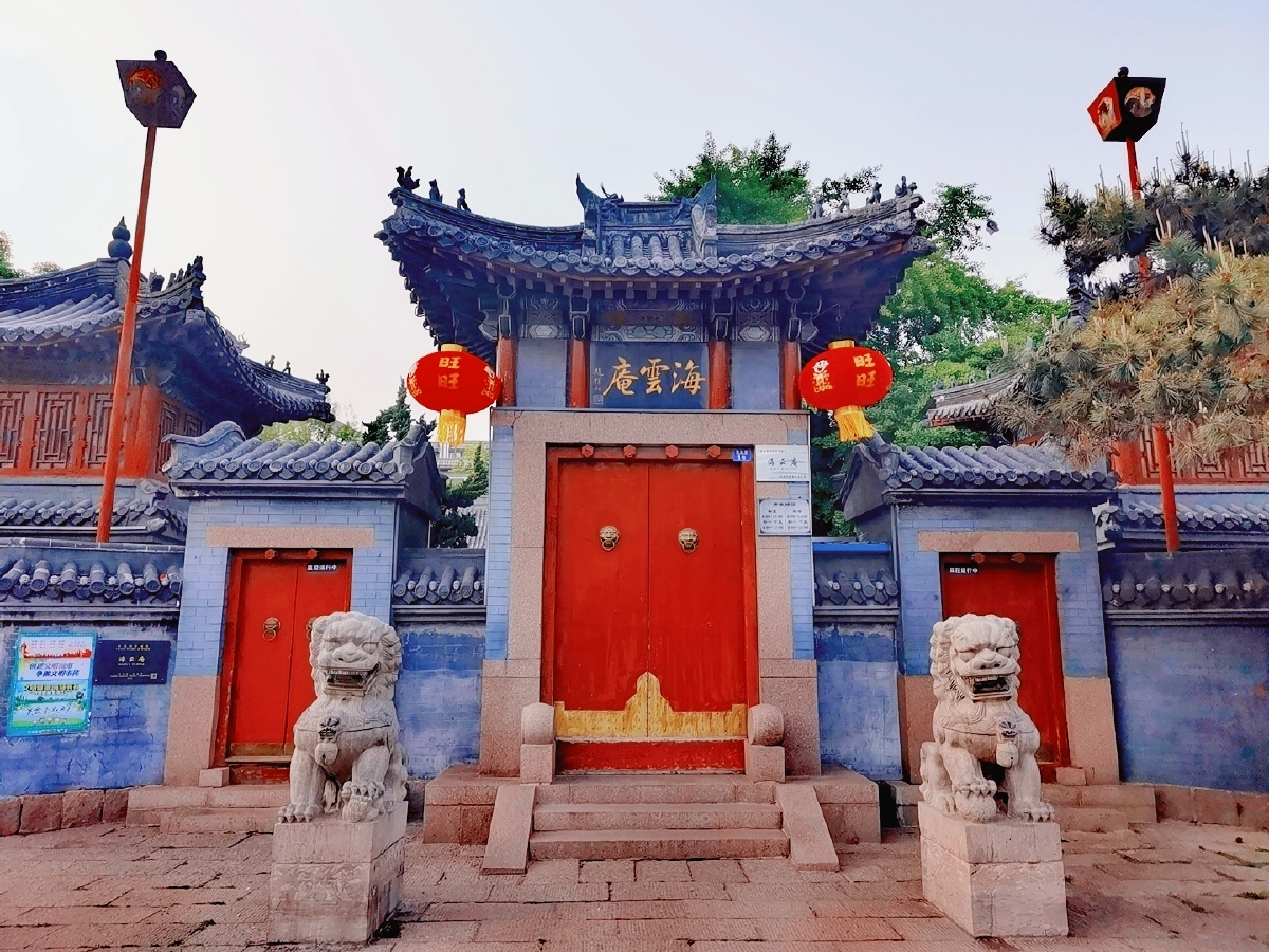 海云庵又名大士庵三忠祠位于山东省青岛市市北区海云街1号始建于明朝