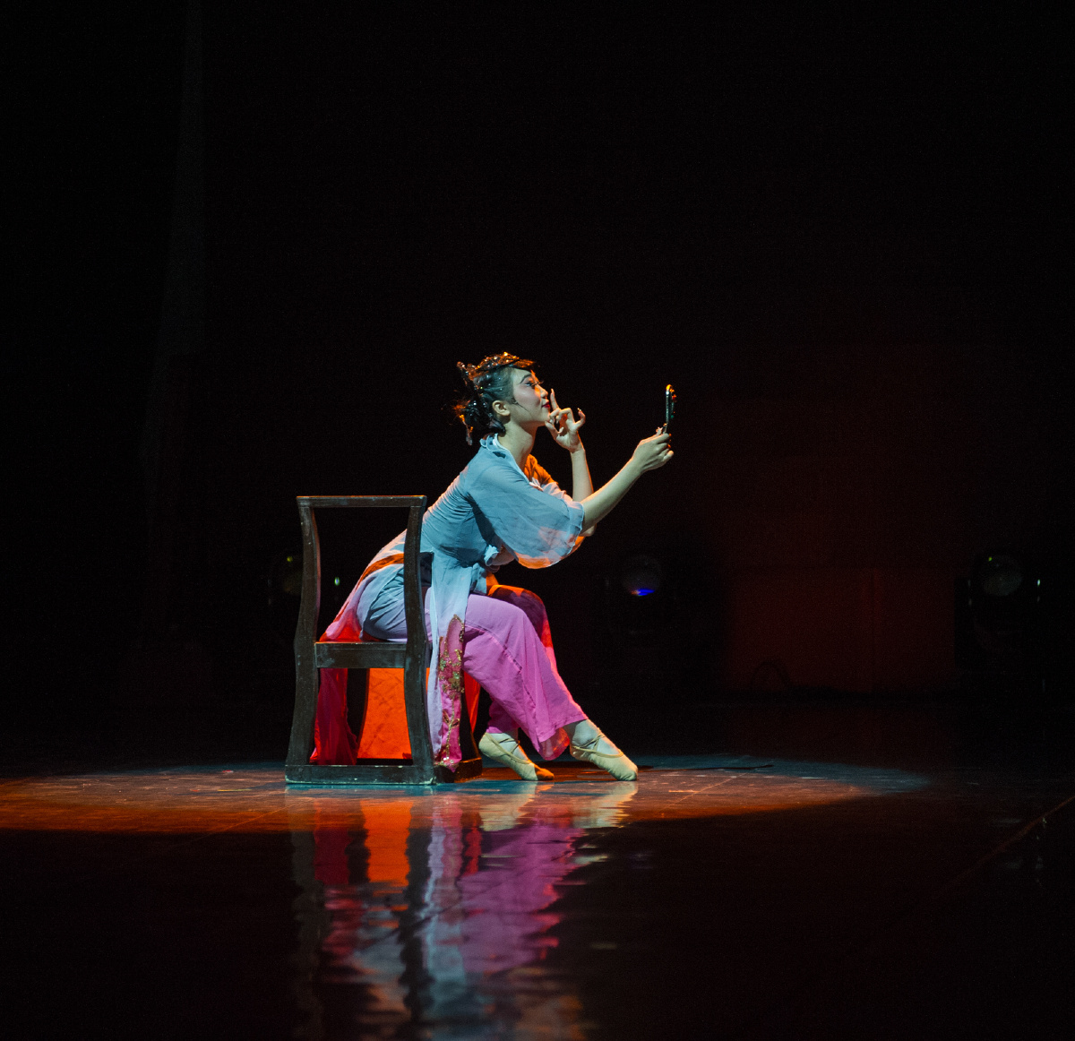 女子古典独舞点绛唇