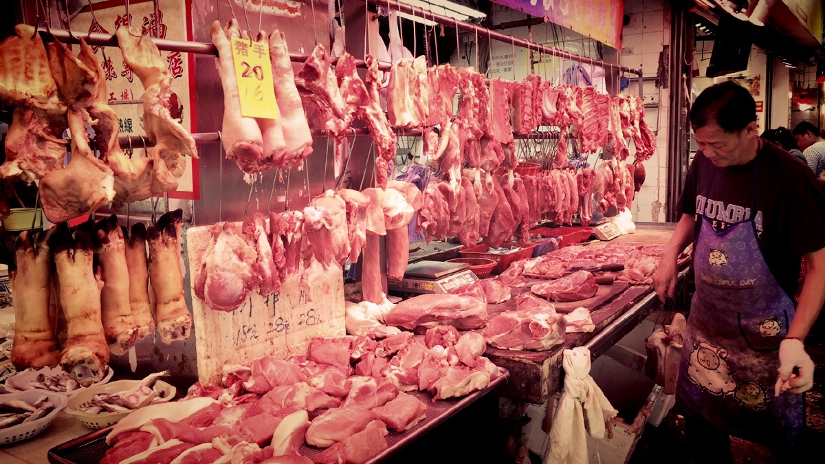 香港肉摊,空气中的烟火气有点过于浓郁,别怕他不是黄秋生!