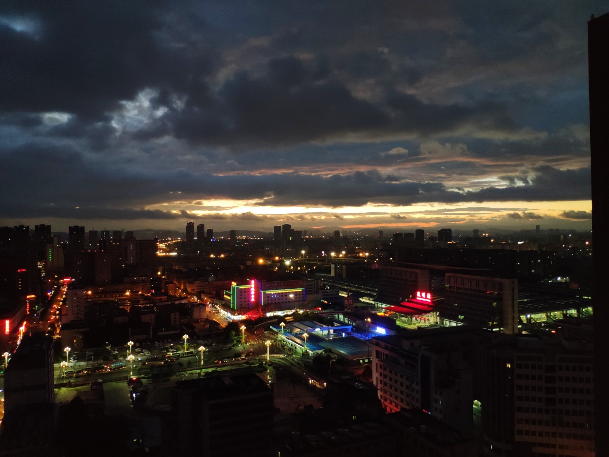 昆明的早晨透着些许惬意