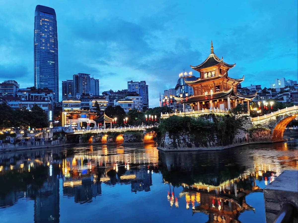 贵阳市的地标性建筑——甲秀楼老漂亮了!