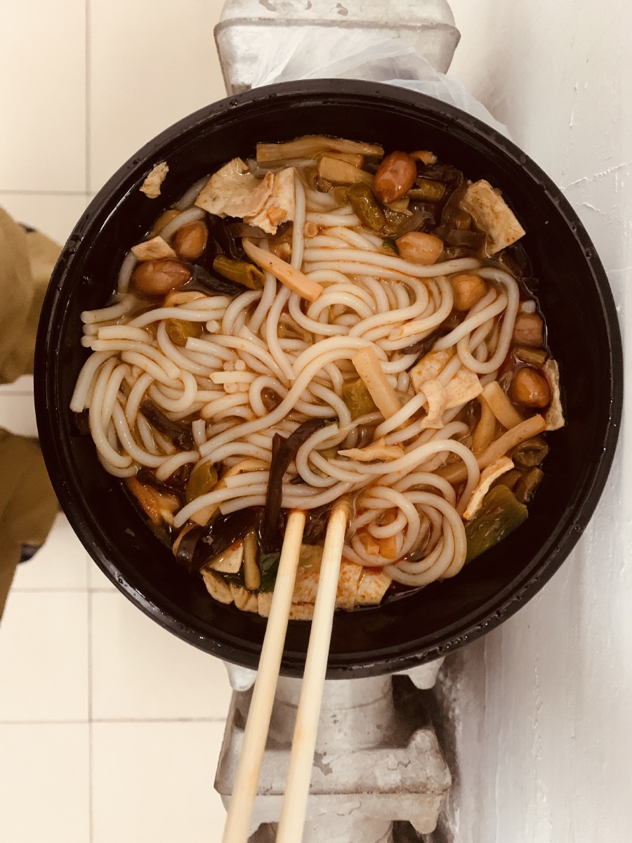 唐家湾螺蛳粉：舌尖上的美味与独特风味