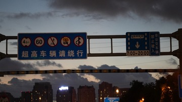 164026